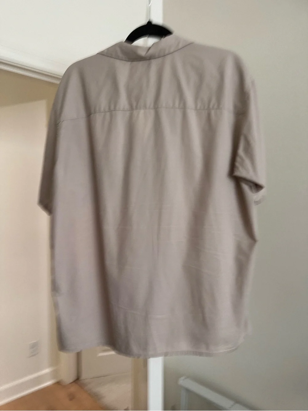 Uniqlo Men's Short Sleeve Open Collar Shirt in Beige Size M